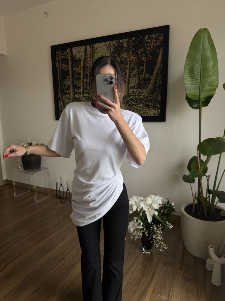 Beyaz Yan Büzgü Detaylı Vatkalı Bluz